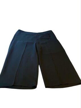 Women’s black dress pant capris size 16 in excellent condition
